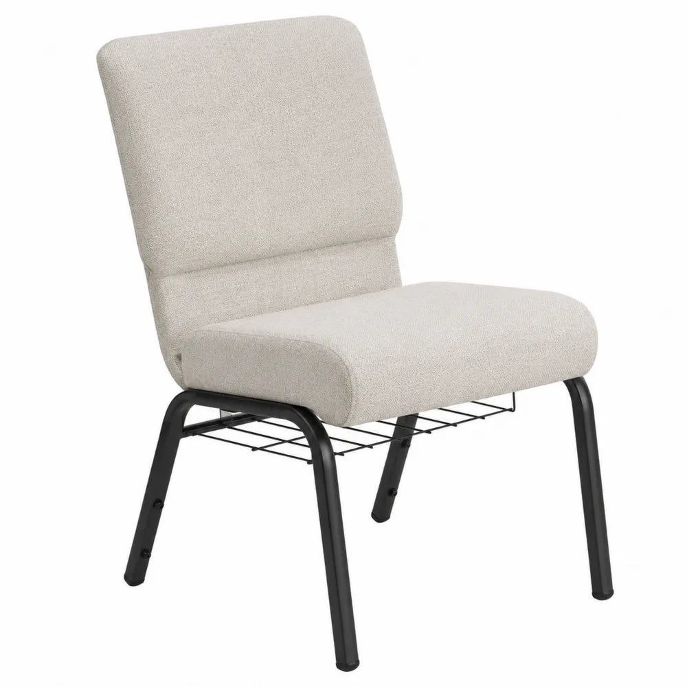 Silla de tela beige con estructura metálica